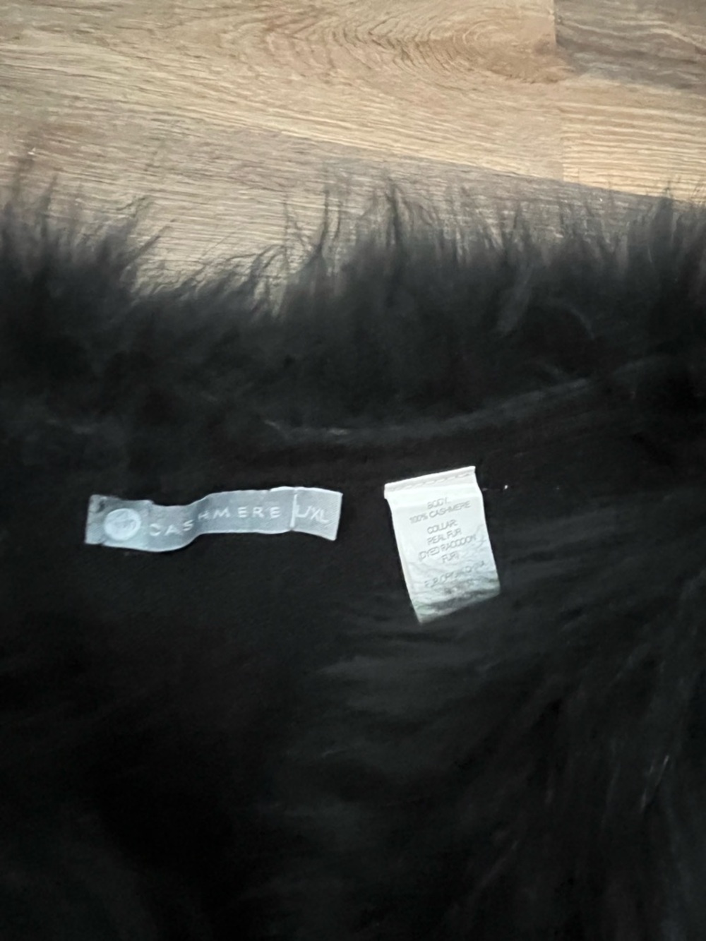 InCashmere 100% Cashmere Ruana Wrap | Raccoon Fur Trim | Black| L-XL - Picture 13 of 14